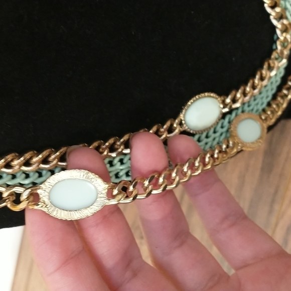 Mint green and gold tone chain necklace - Picture 5 of 8